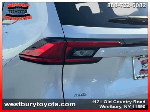 Used 2024 Toyota Grand Highlander AWD image 15