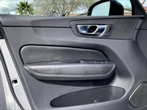 Used 2025 Volvo XC60 B5 Core image 25