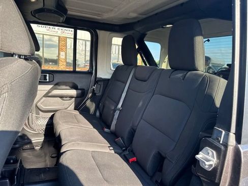 Used 2019 Jeep Wrangler Unlimited Sahara w/ Cold Weather Group AWD/4WD image 22
