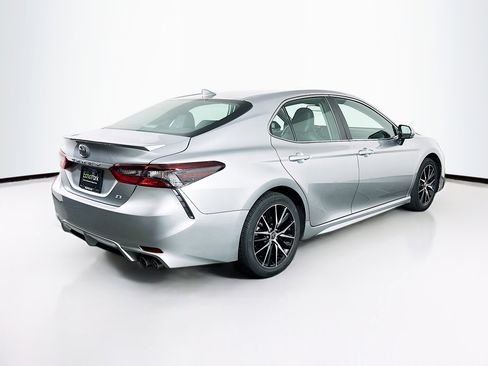Used 2024 Toyota Camry SE FWD image 9