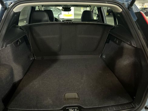 Used 2025 Volvo XC40 B5 Core image 26