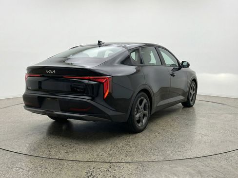 Used 2025 Kia K4 LXS image 9