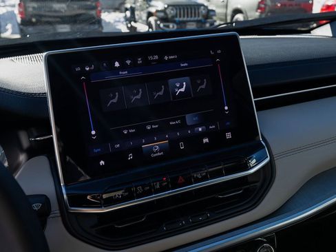 Used 2026 Jeep Compass Limited image 22