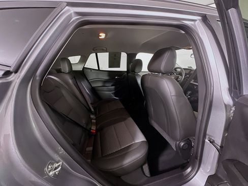 Used 2025 Chevrolet Trax LT FWD image 29