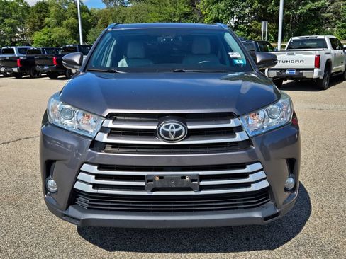 Used 2019 Toyota Highlander XLE AWD/4WD image 9