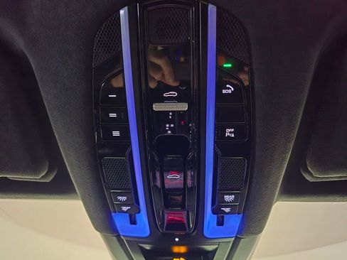 Used 2021 Porsche Cayenne GTS w/ Premium Package image 40