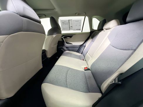 Used 2022 Toyota RAV4 XLE w/ Convenience Package image 29