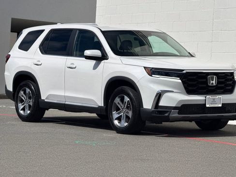 Used 2024 Honda Pilot EX-L image 6