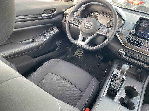 New 2025 Nissan Altima 2.5 SV image 15