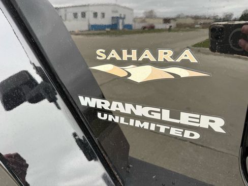 Used 2013 Jeep Wrangler Unlimited Sahara w/ Dual Top Group AWD/4WD image 14