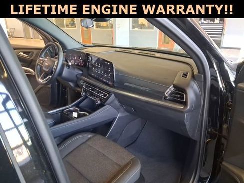 Used 2025 Chevrolet Traverse LT image 33