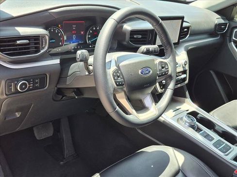 Used 2023 Ford Explorer XLT w/ Equipment Group 202A RWD image 9