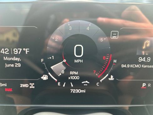Used 2025 GMC Yukon AT4 w/ AT4 Premium Plus Package AWD/4WD image 31
