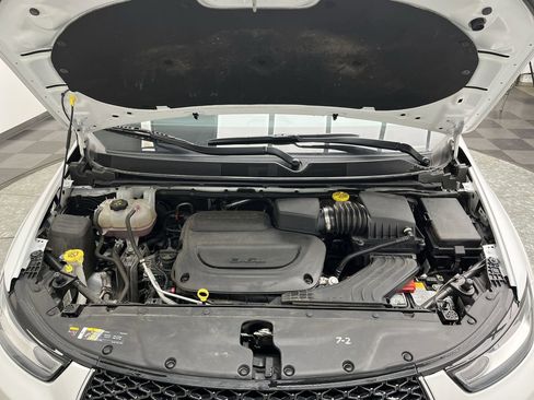 Used 2023 Chrysler Pacifica Touring-L image 27