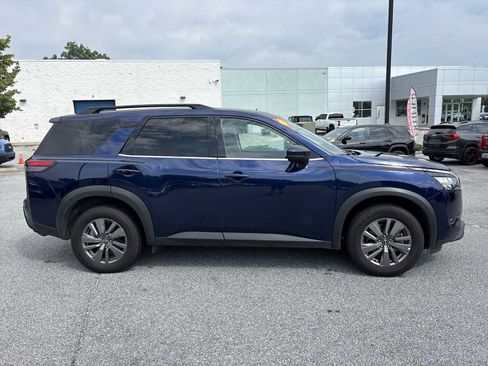 Used 2025 Nissan Pathfinder SV FWD image 5