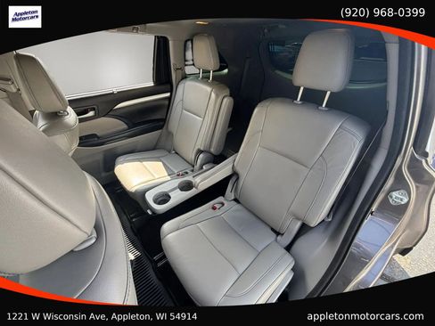 Used 2018 Toyota Highlander XLE AWD/4WD image 28