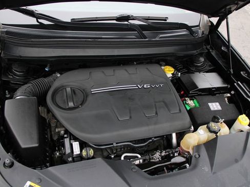 Used 2019 Jeep Cherokee Limited w/ Technology Group image 34