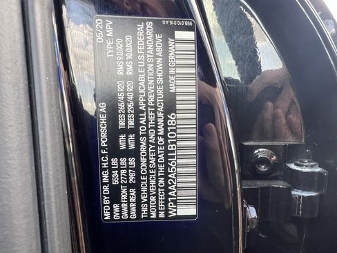 Used 2020 Porsche Macan image 37