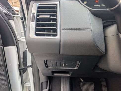Used 2024 Land Rover Discovery S AWD/4WD image 11