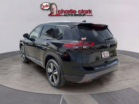 Certified 2025 Nissan Rogue SL FWD image 4
