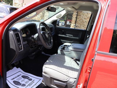 Used 2018 RAM 1500 Express AWD/4WD image 13