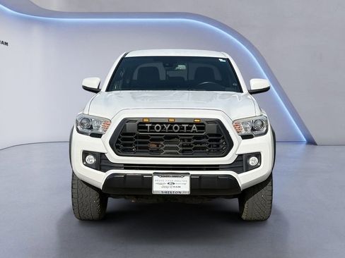 Used 2018 Toyota Tacoma TRD Off-Road w/ Technology Package AWD/4WD image 9