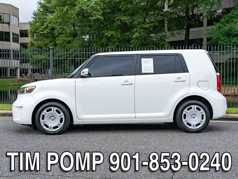 Used 2010 Scion xB FWD image 9