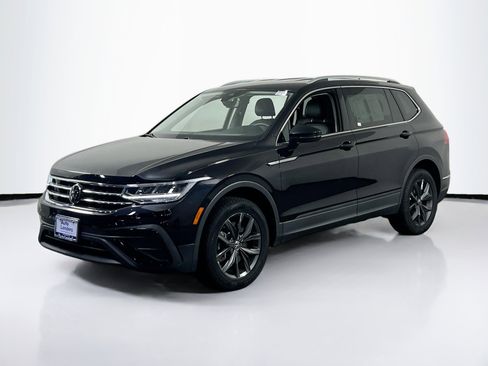 Used 2022 Volkswagen Tiguan SE image 1