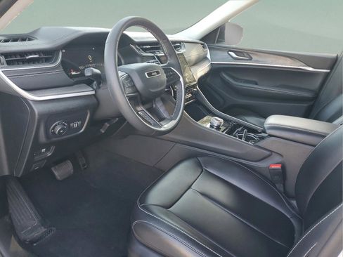 Used 2023 Jeep Grand Cherokee Limited image 15