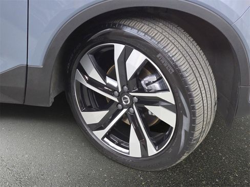 Used 2023 Volvo XC40 B5 Ultimate w/ Protection Package Premier image 34
