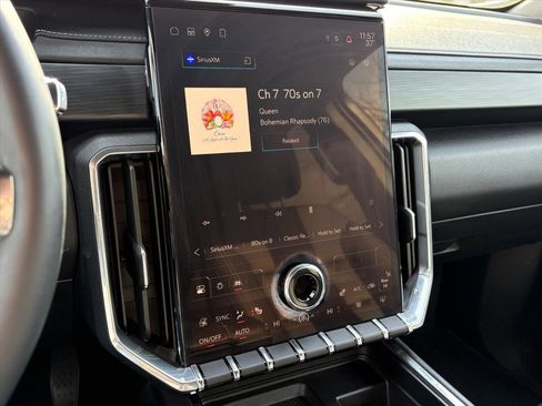 Used 2024 GMC Acadia Elevation w/ Luxury Package image 11