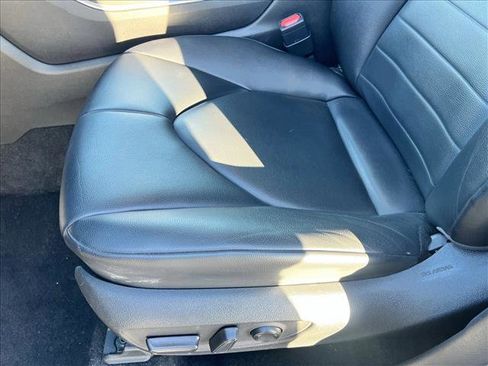 Certified 2024 Toyota Highlander XLE image 10