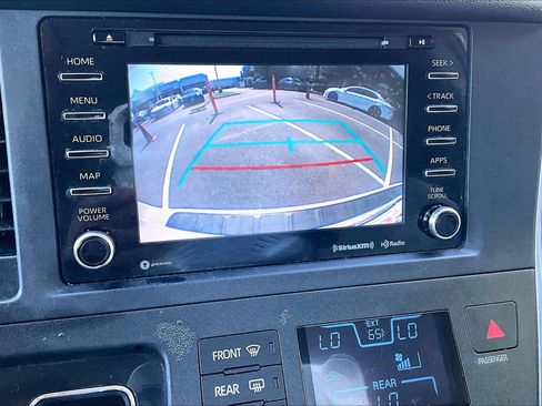 Used 2019 Toyota Sienna LE FWD image 19