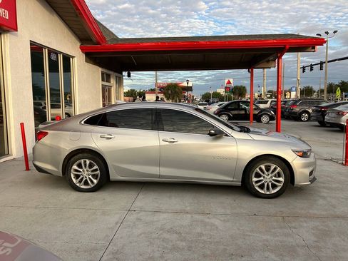 Used 2018 Chevrolet Malibu LT FWD image 4