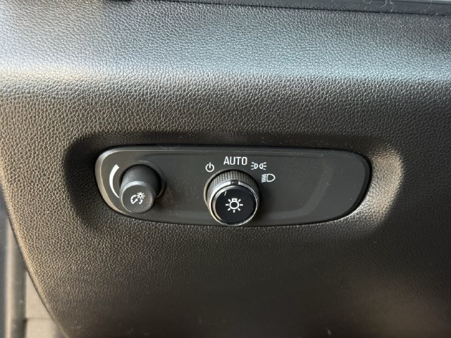 Used 2022 Chevrolet Traverse LT FWD image 22