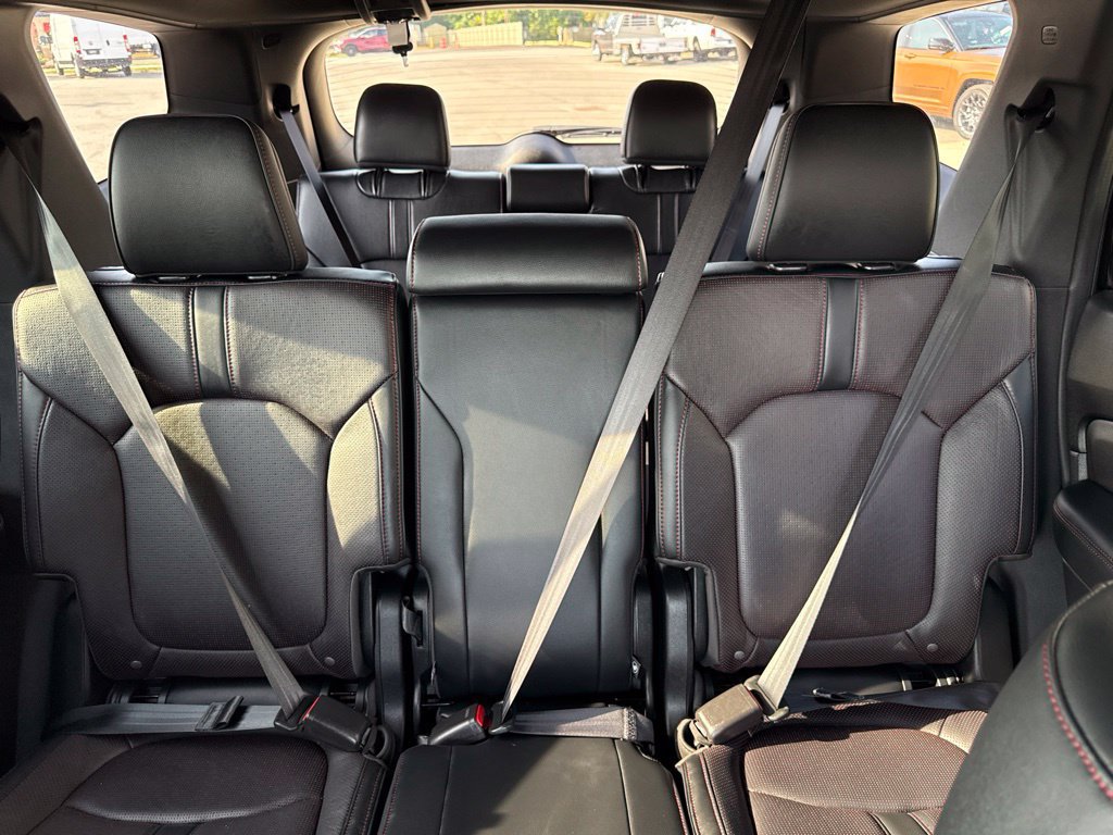 Used 2025 Honda Pilot Black Edition image 35
