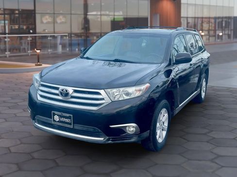 Used 2012 Toyota Highlander SE w/ Tow Pkg image 23