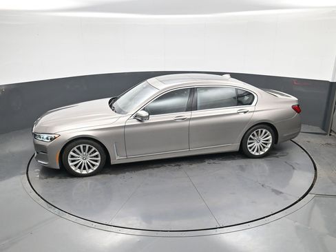 Used 2021 BMW 740i xDrive w/ Premium Package image 30