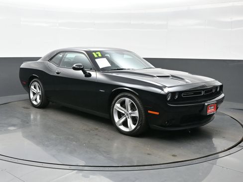 Used 2017 Dodge Challenger R/T image 8