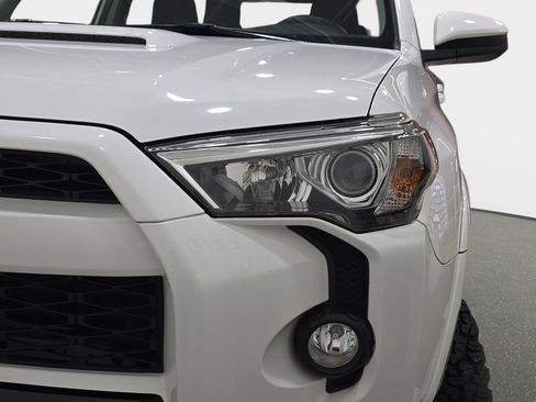 Used 2019 Toyota 4Runner TRD Off-Road AWD/4WD image 25