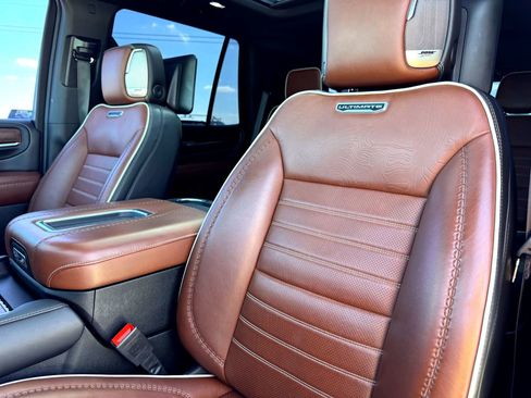 Used 2023 GMC Yukon Denali Ultimate image 13