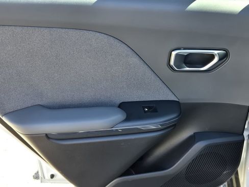 Used 2025 Kia K4 EX image 33