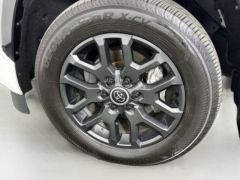 Certified 2024 Toyota Sequoia Platinum AWD/4WD image 33