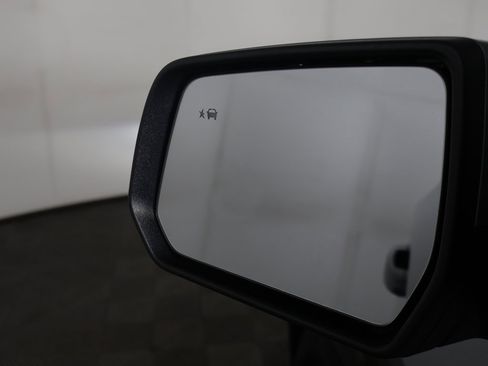 Used 2023 Chevrolet Traverse LT image 36