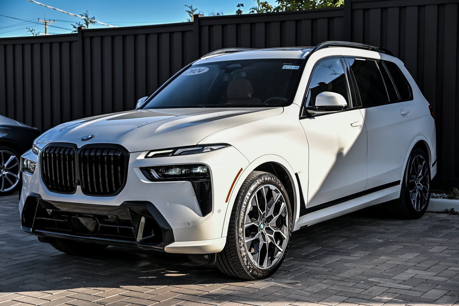 Used 2024 BMW X7 xDrive40i w/ M Sport Package AWD/4WD image 5
