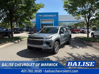 Used 2025 Chevrolet Traverse LT