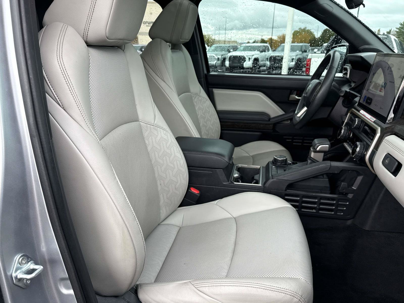 Used 2024 Toyota Tacoma Limited w/ Limited Package (LT) AWD/4WD image 18