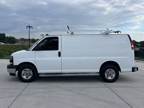 Used 2019 GMC Savana 2500 w/ Driver Convenience Package RWD image 3