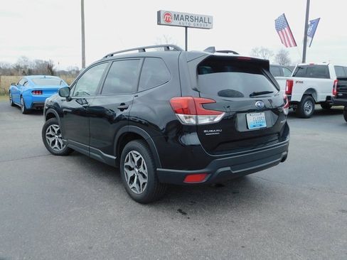 Used 2023 Subaru Forester Premium image 7