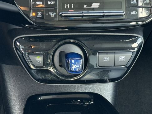 Used 2022 Toyota Prius XLE image 18